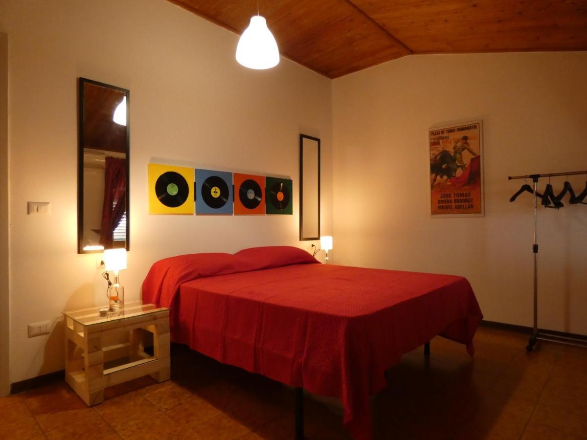 Holiday House Apartman Santa Severina Kültér fotó
