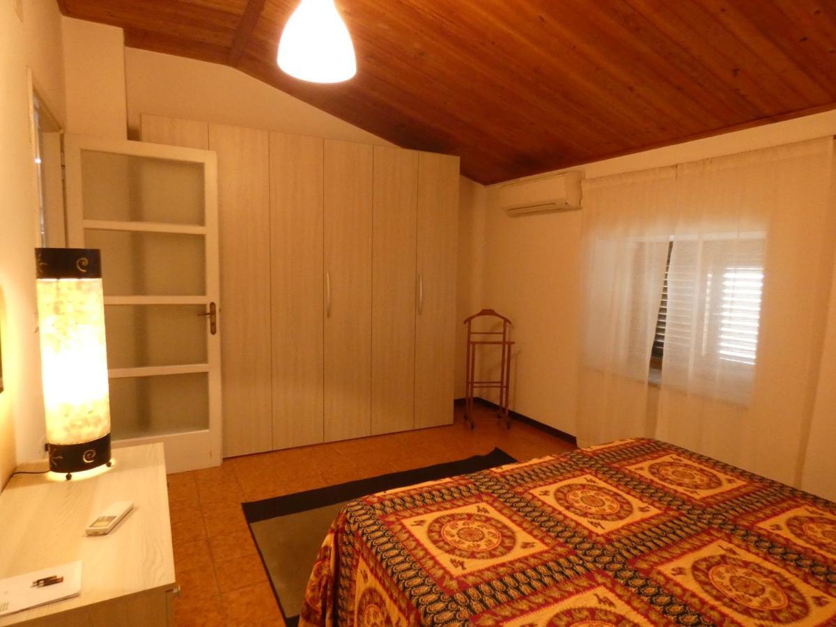 Holiday House Apartman Santa Severina Kültér fotó